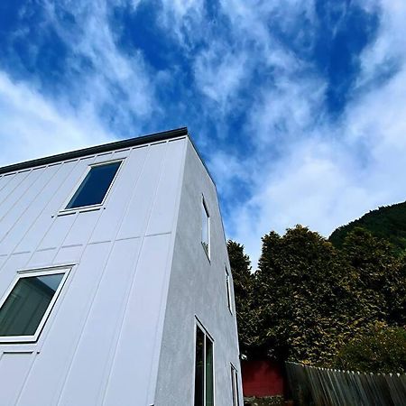 Hideaway Rima - In The Cbd Apartment Queenstown Exterior photo